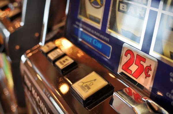 Illustration of customer support resolving live dealer and slot game player inquiries